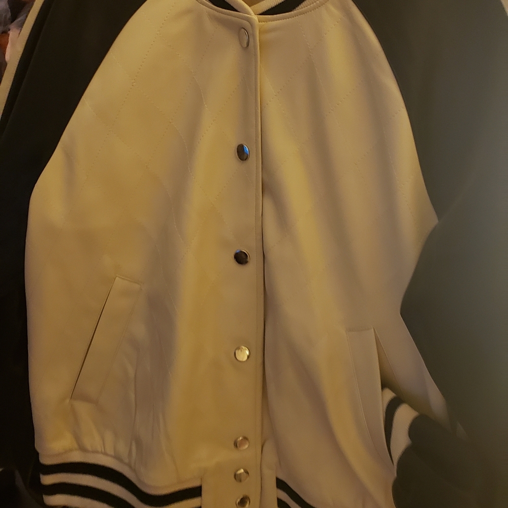 Central Park West Issa Quilted Bomber in Ivory and Black NWOT Size Large - Picture 7 of 7